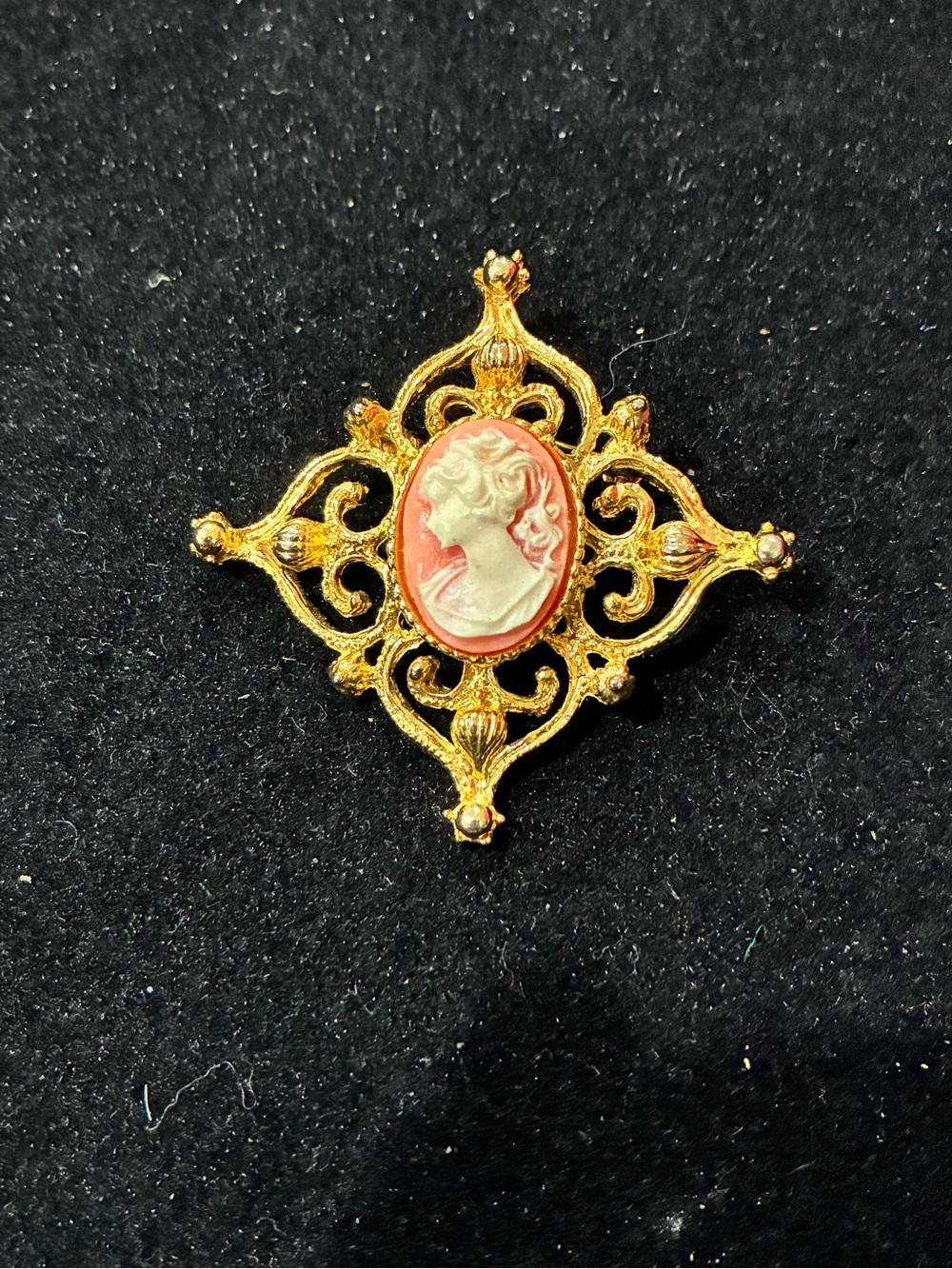 Vintage Signed AAI Gold Filigree Cameo Brooch